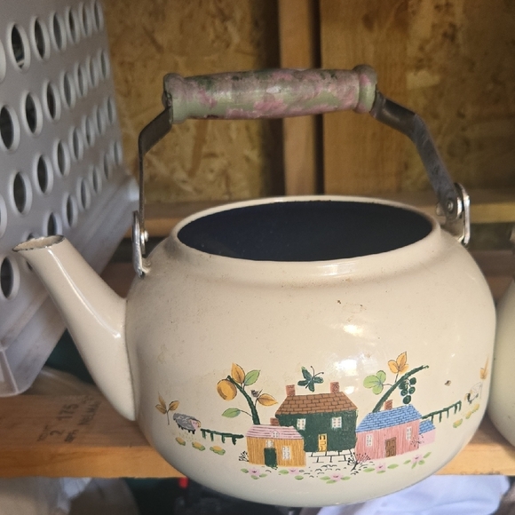 Charming Cream Teapot with Floral Design - Picture 1 of 2